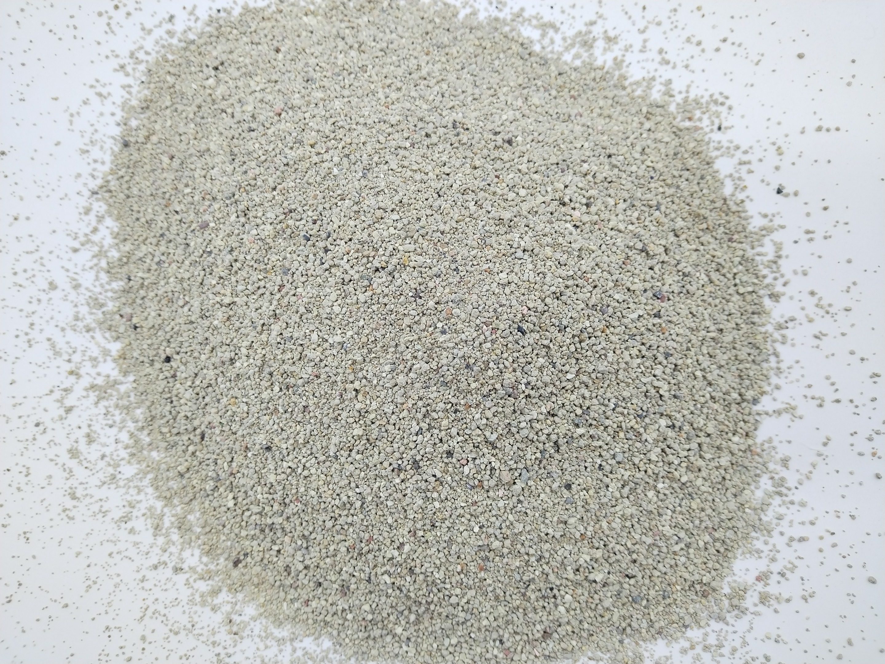 Odor control activated carbon bentonite cat litter